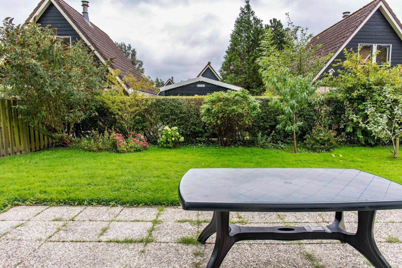 Bungalow 40 Op Recreatiepark De Wielen Sint Maarten Exteriör bild